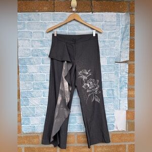 Save the Queen Overlap Pants size small